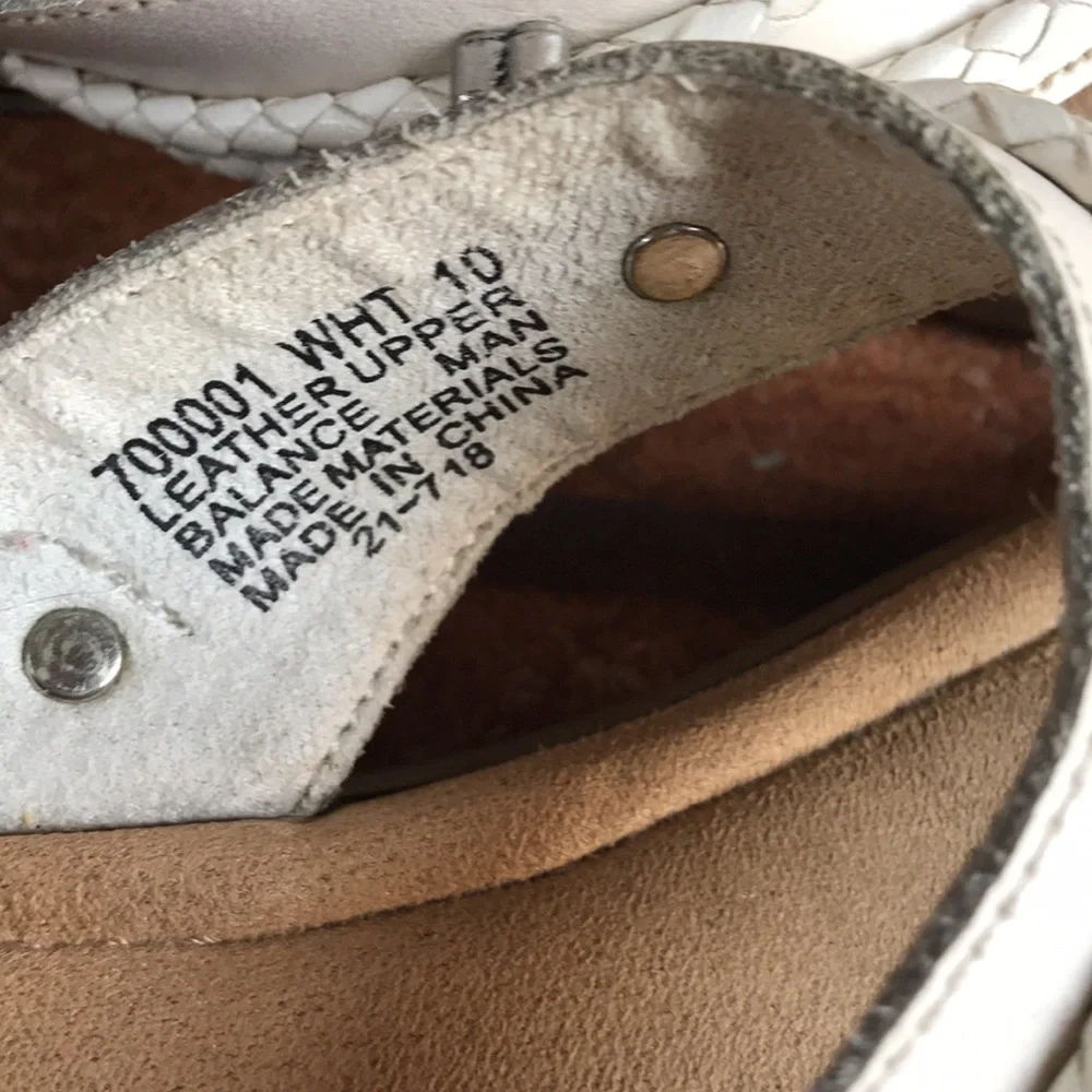 Minnetonka White Women's Sandals - Picture 5 of 13